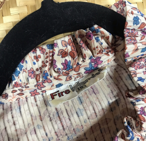 VINTAGE 1970's button down  ruffle collar pleated silky floral blouse, Large - Picture 4 of 4